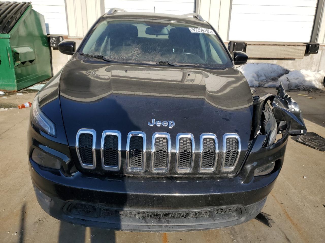 2016 Jeep Grand Cherokee - Image 5