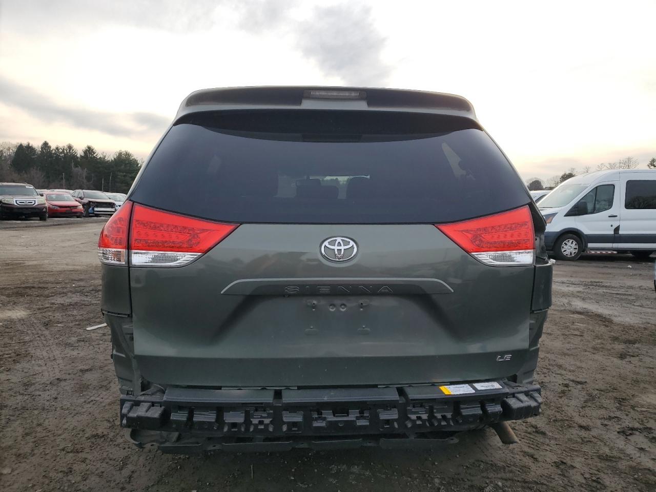 2011 Toyota Sienna - Image 6