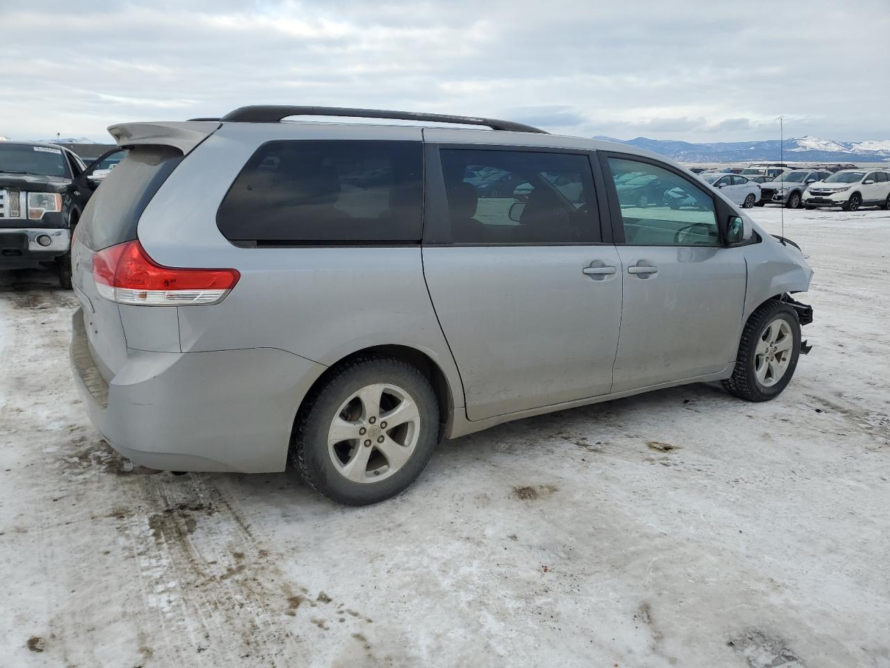 2013 Toyota Sienna - Image 3