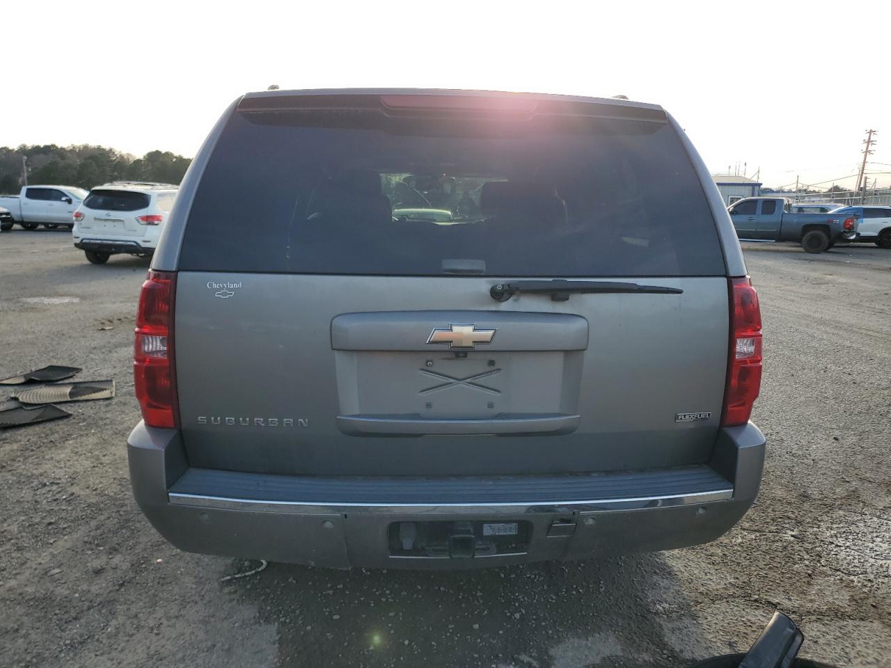 2009 Chevrolet Suburban - Image 6