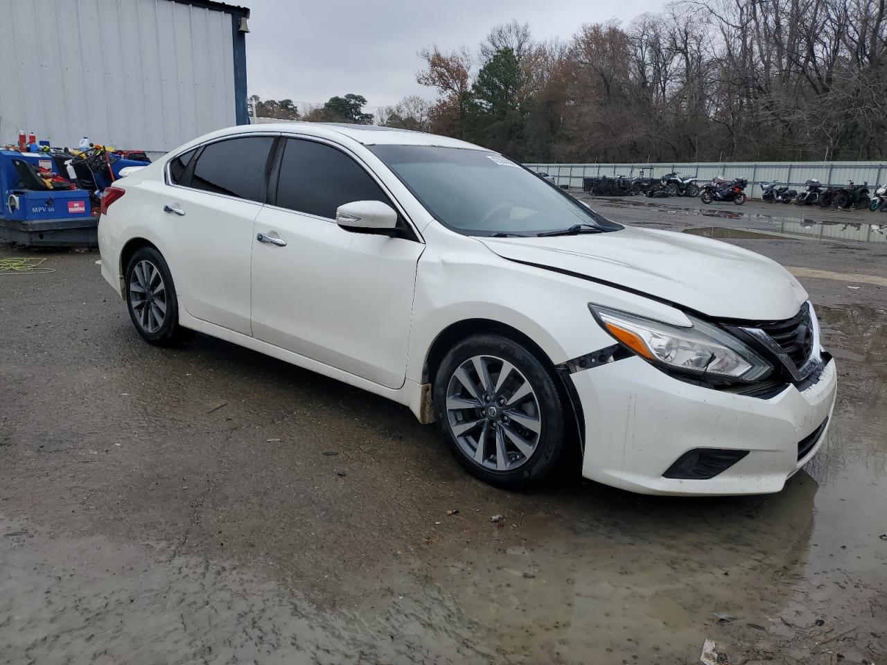 2017 Nissan Altima - Image 4