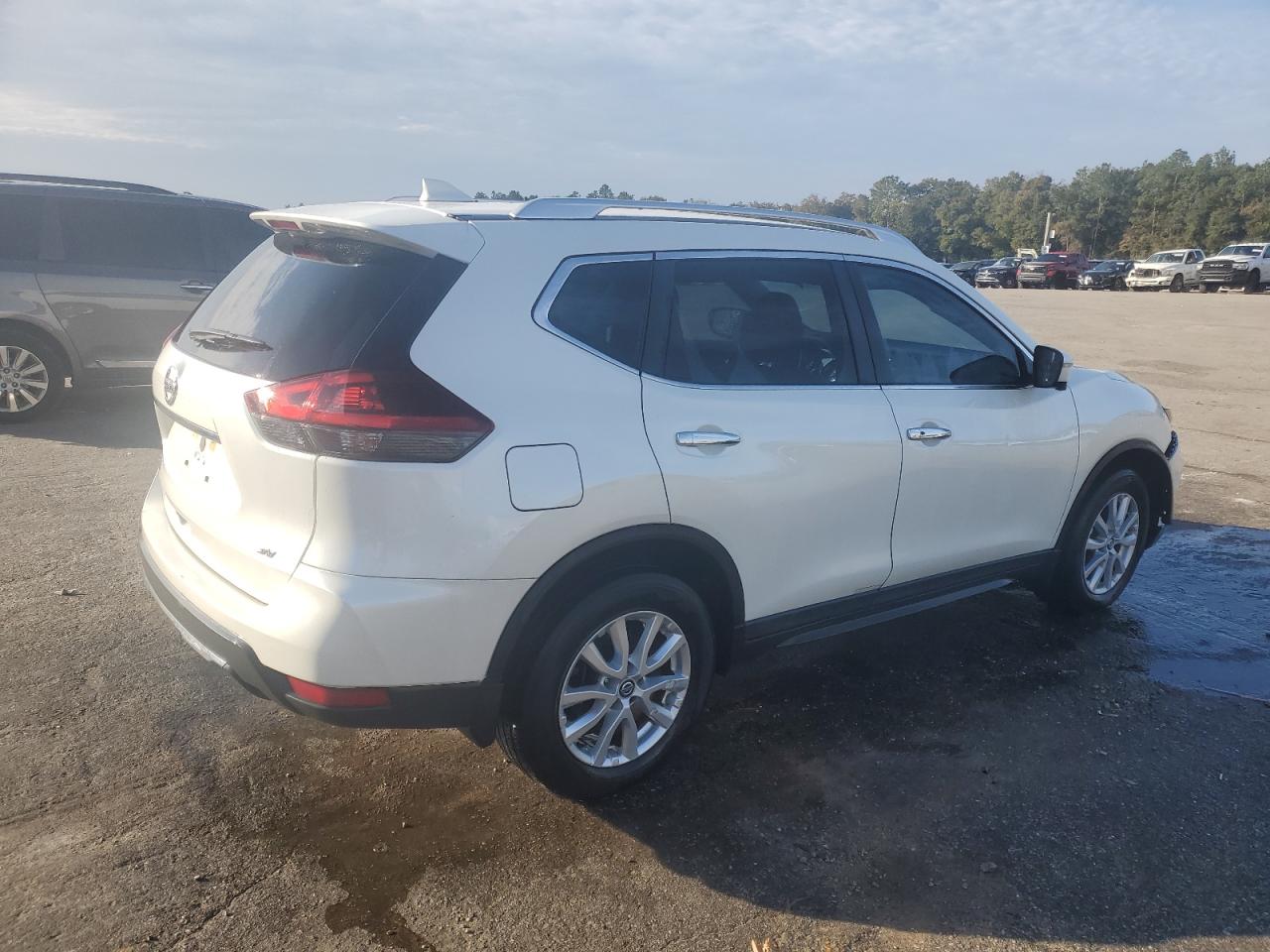 2018 Nissan Rogue - Image 3