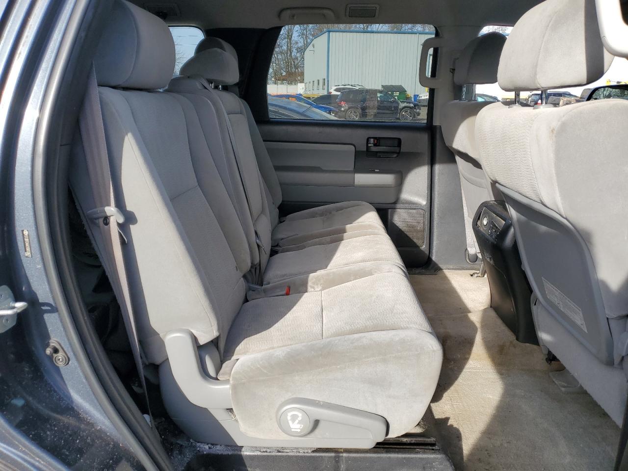 2009 Toyota Sequoia - Image 11