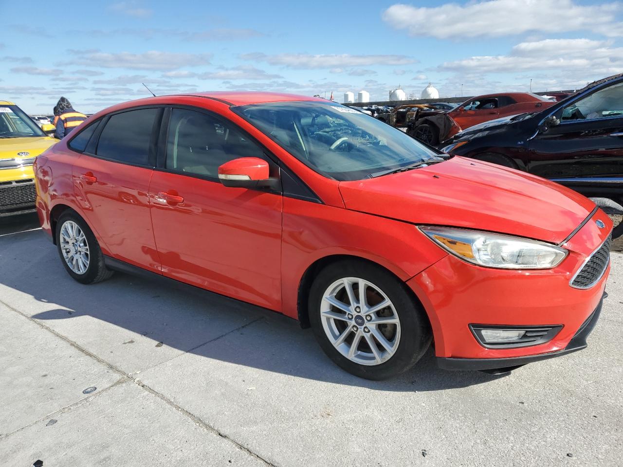 VIN 1FADP3F22FL243989 2015 FORD FOCUS no.4