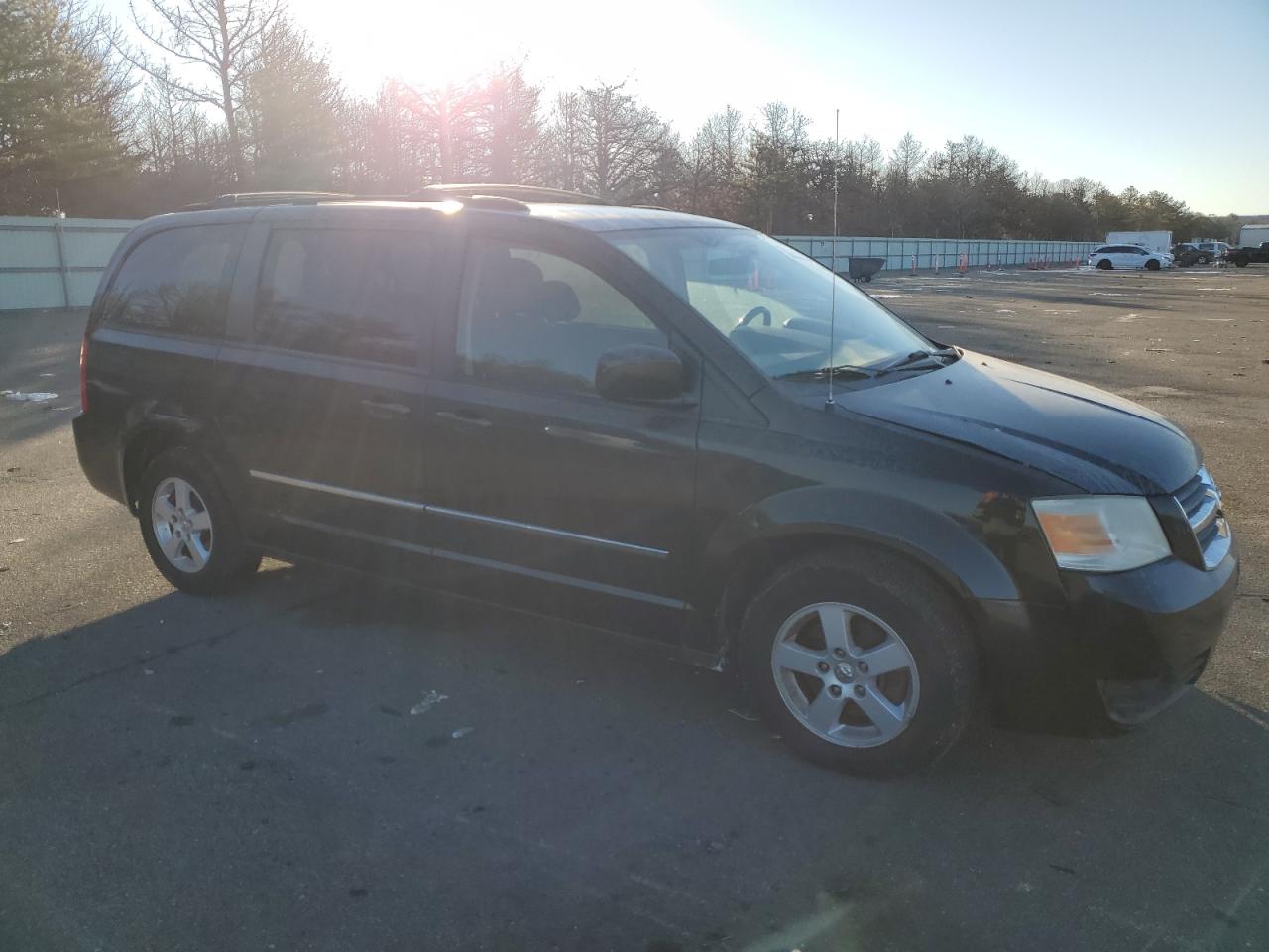 2010 Dodge Caravan - Image 4