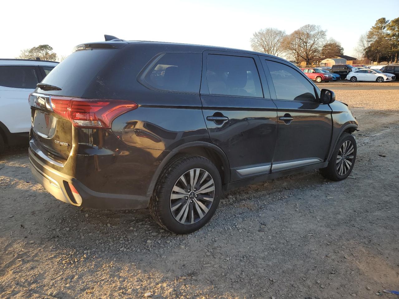 2019 Mitsubishi Outlander - Image 3
