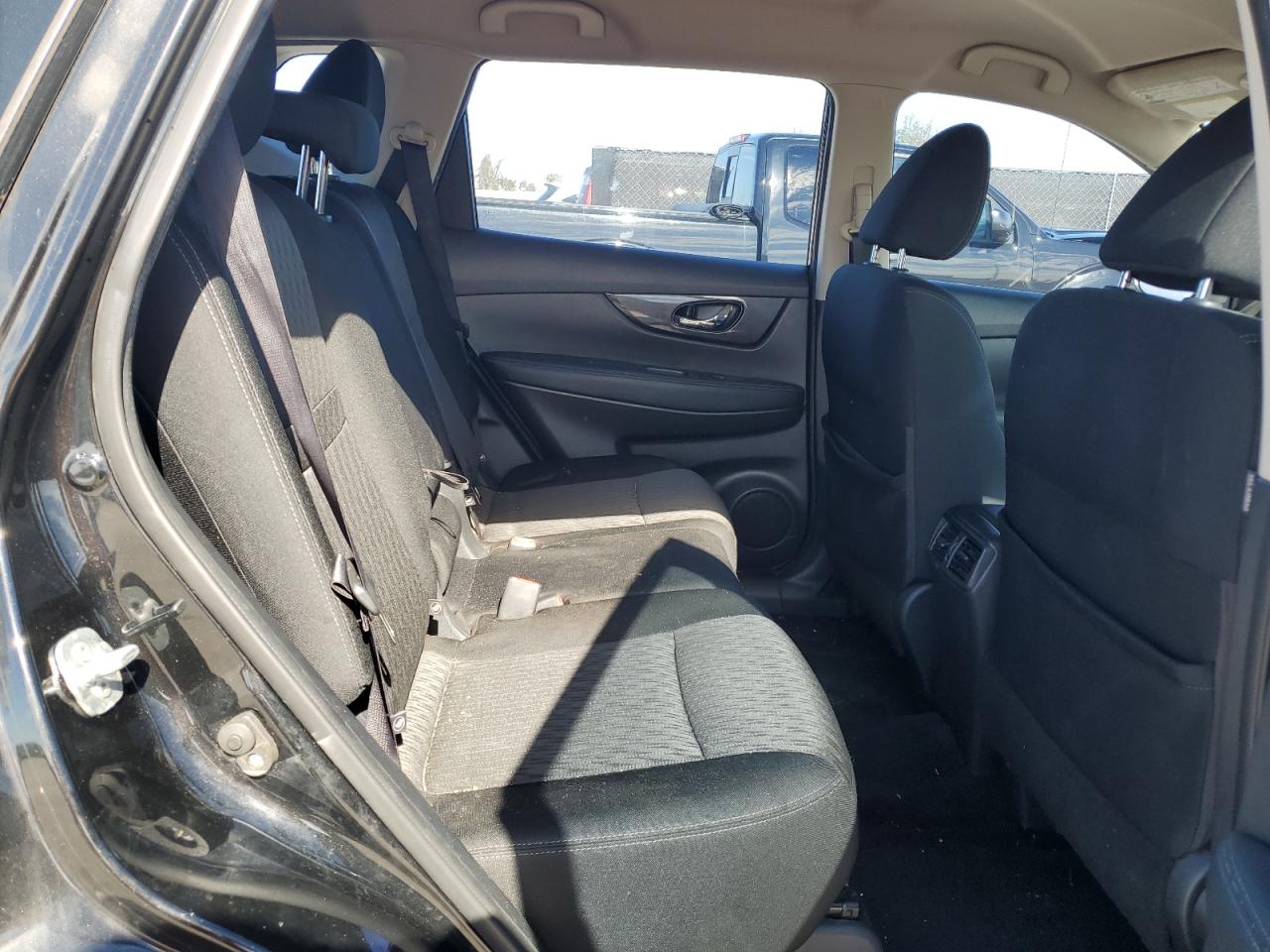 2017 Nissan Rogue - Image 11