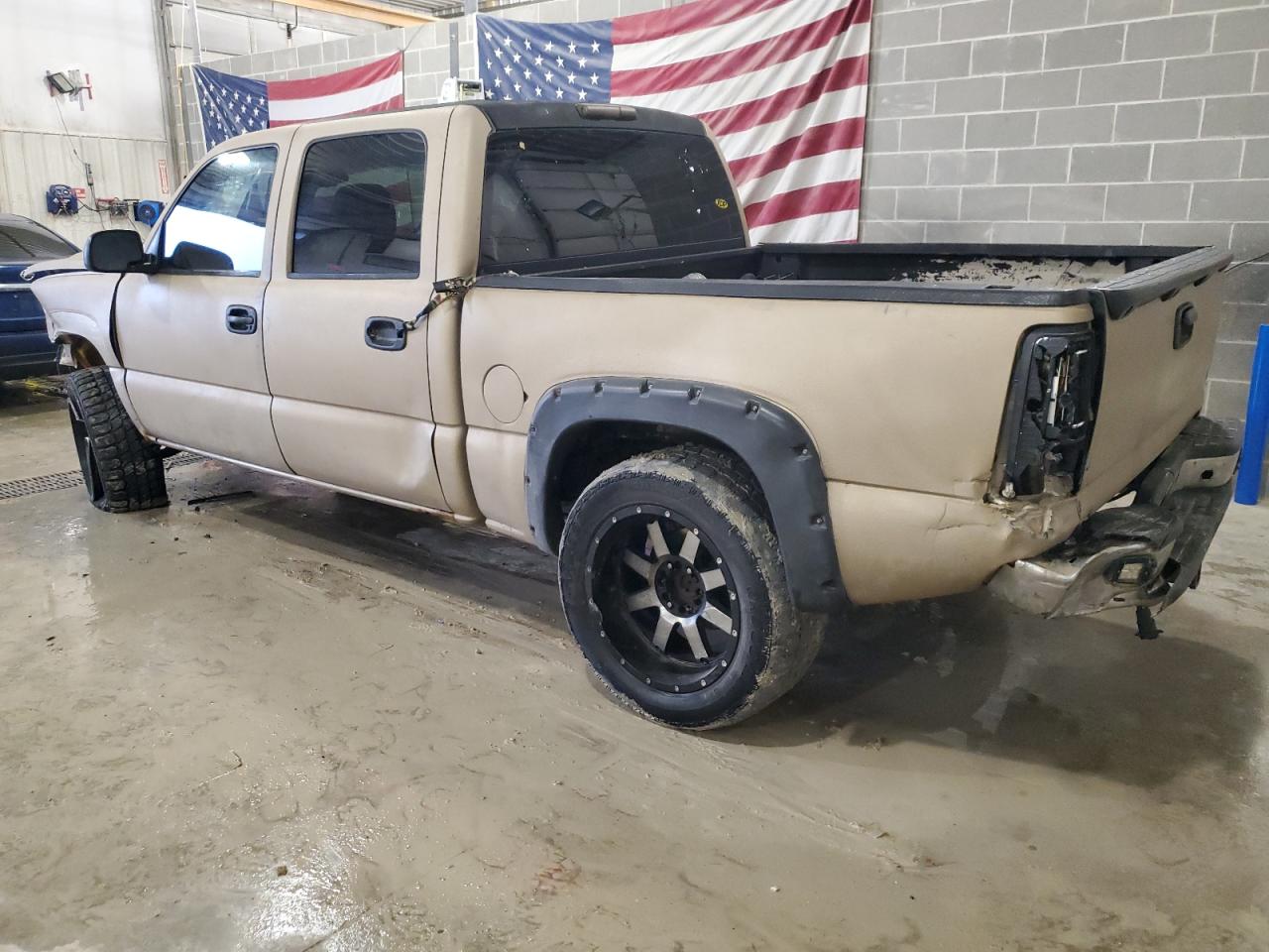 2006 Chevrolet Silverado - Image 2