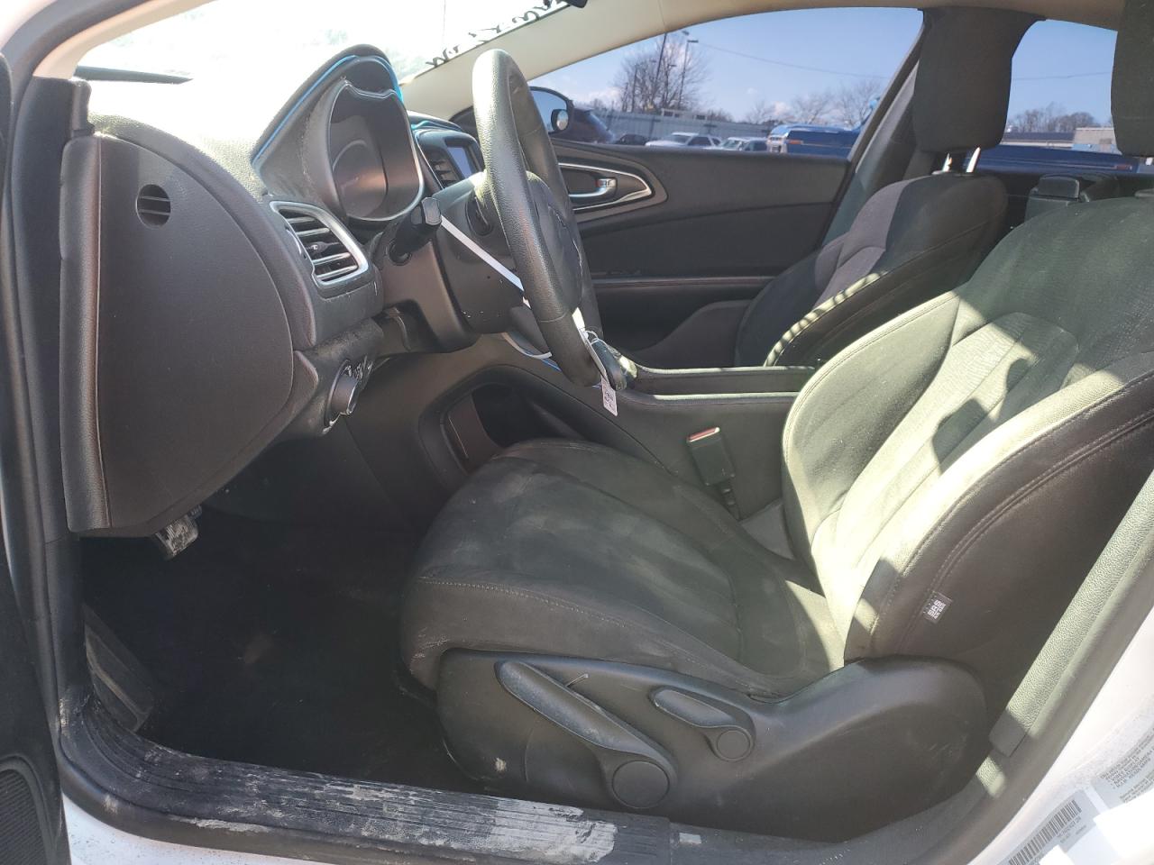 2015 Chrysler 200 - Image 7
