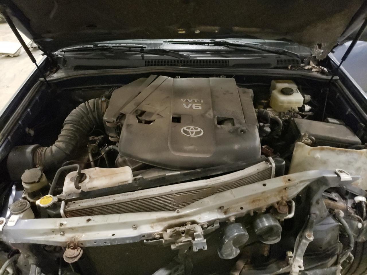 2004 Toyota 4Runner - Image 12