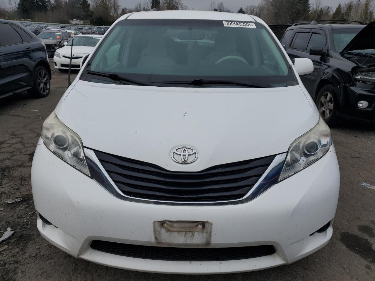 2014 Toyota Sienna - Image 5