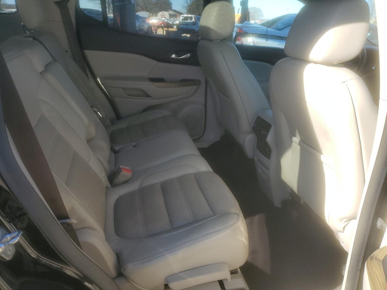 2019 GMC Acadia - Image 11