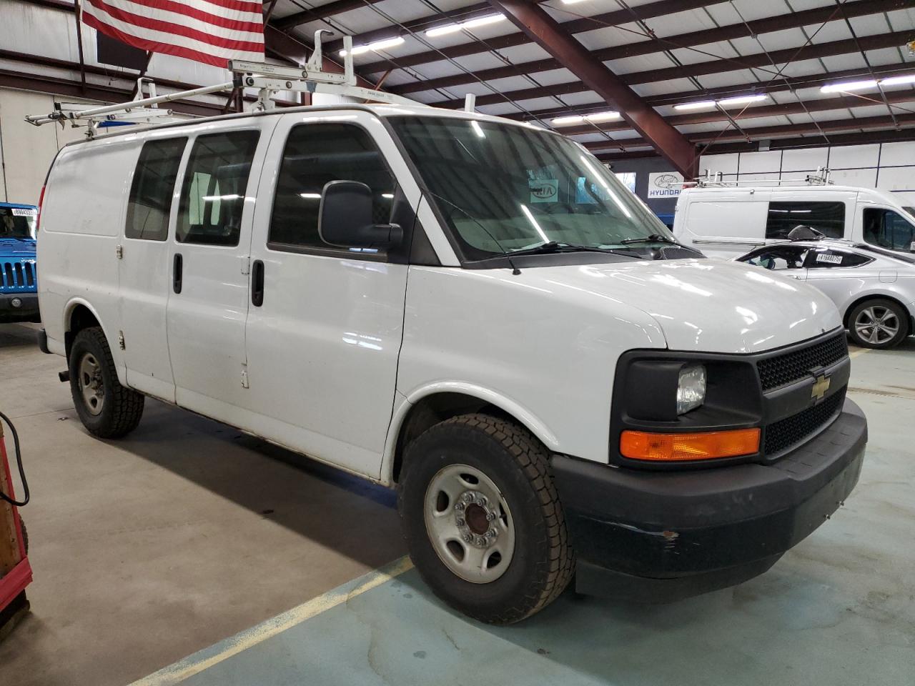 VIN 1GCWGAFFXH1352242 2017 CHEVROLET EXPRESS no.4