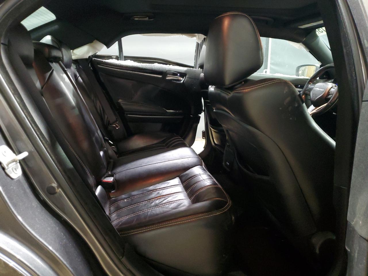 2019 Chrysler 300 - Image 10