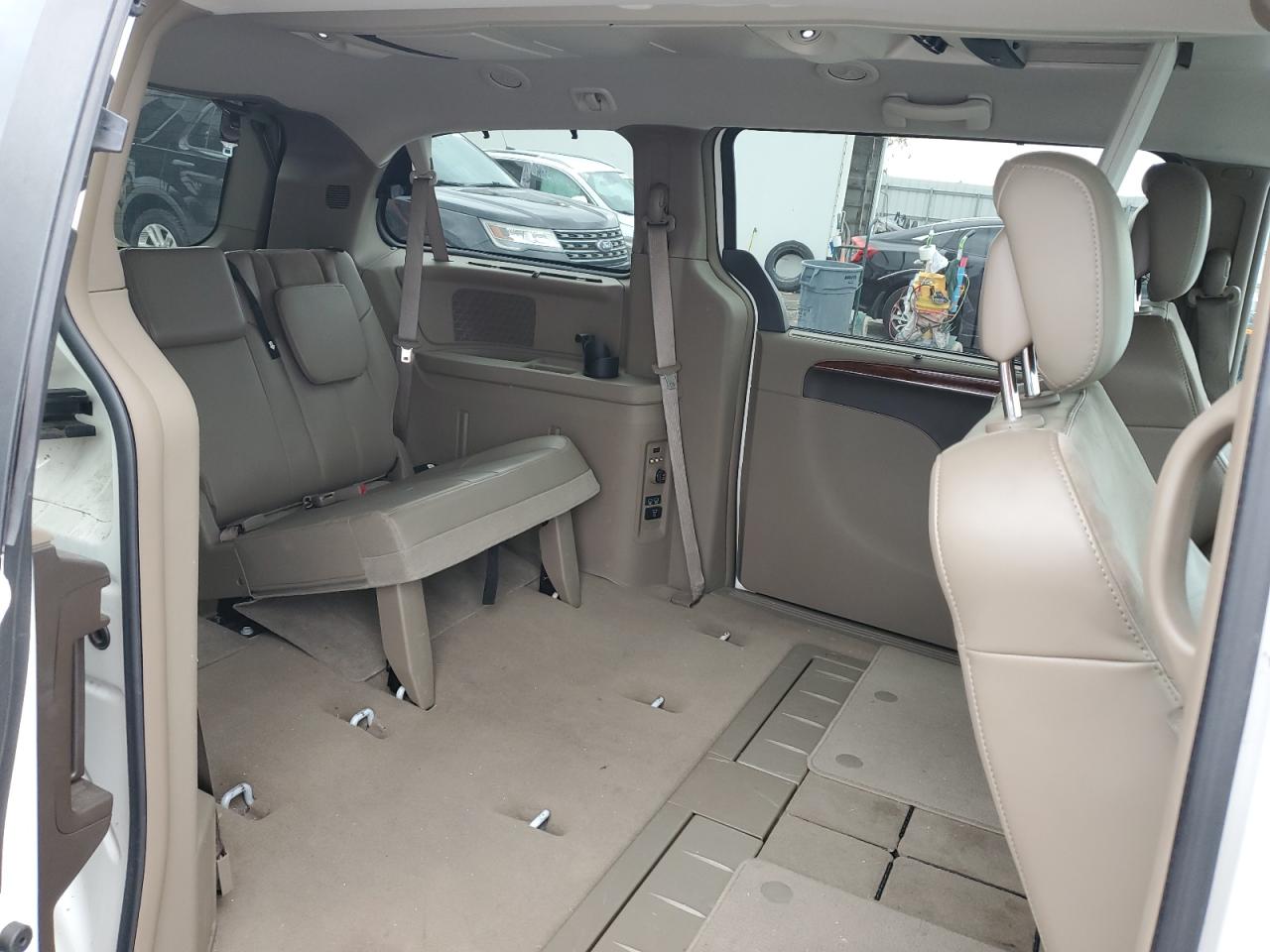 2013 Chrysler Town & Country - Image 11