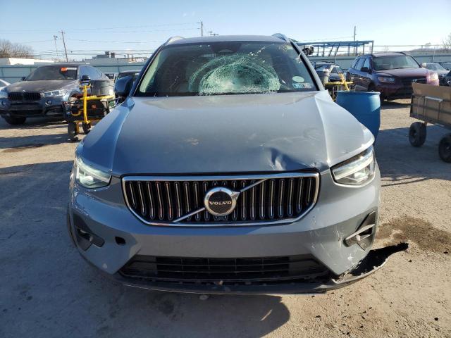  VOLVO XC40 PLUS 2023 Szary