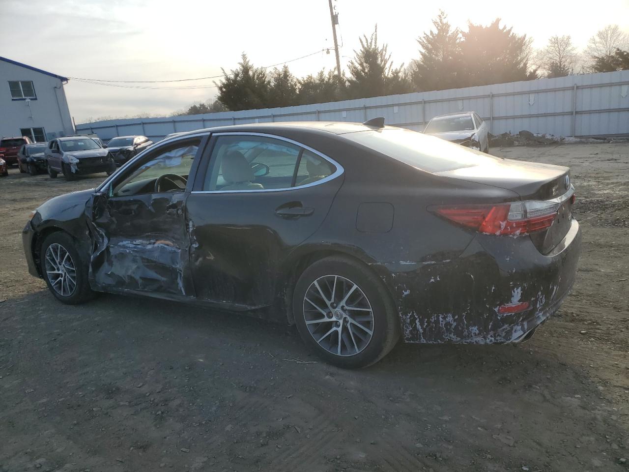 2016 Lexus ES - Image 2
