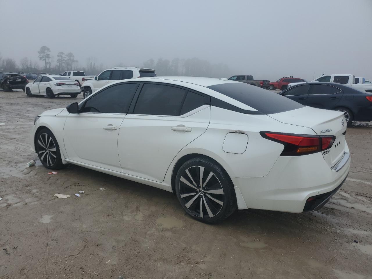 2020 Nissan Altima - Image 2