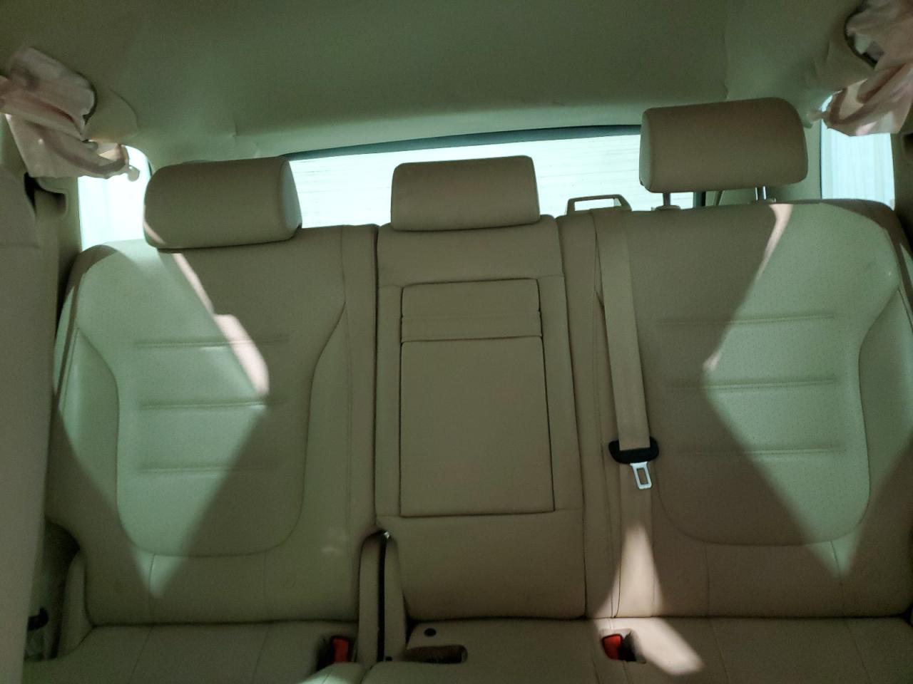 2016 Volkswagen Touareg - Image 10