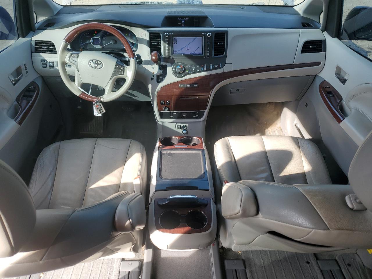 2014 Toyota Sienna - Image 8