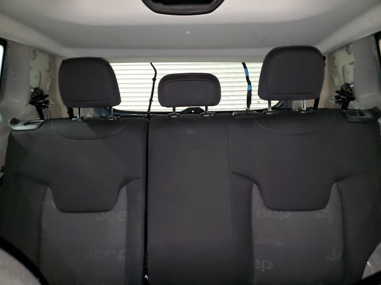2016 Jeep Renegade - Image 10