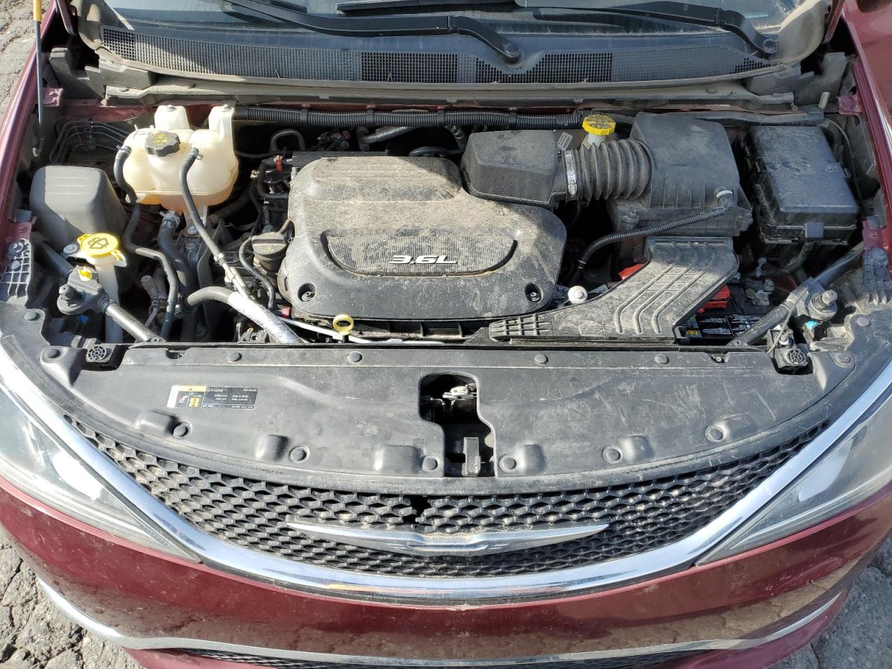2018 Chrysler Pacifica - Image 12