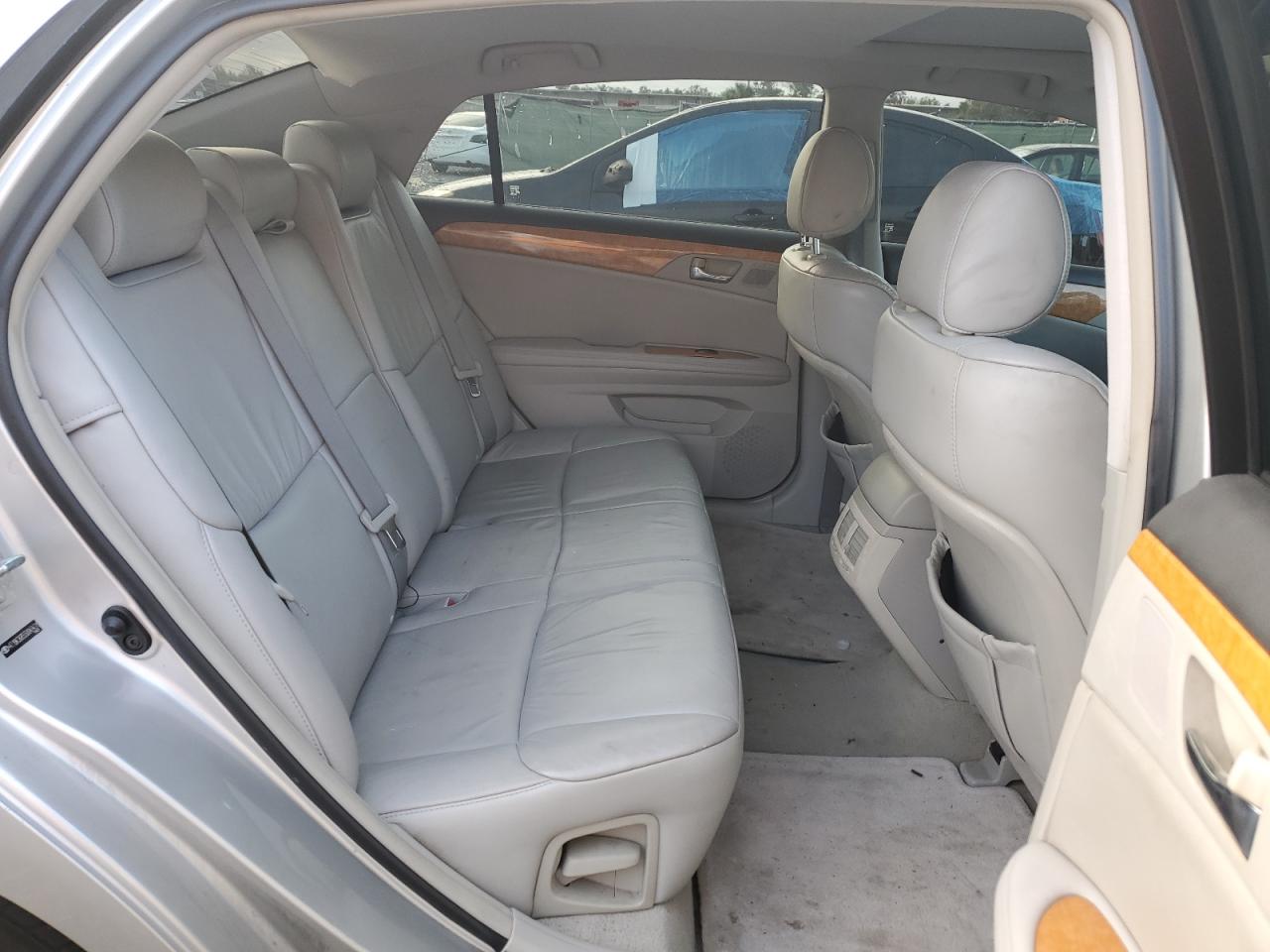 2005 Toyota Avalon - Image 10