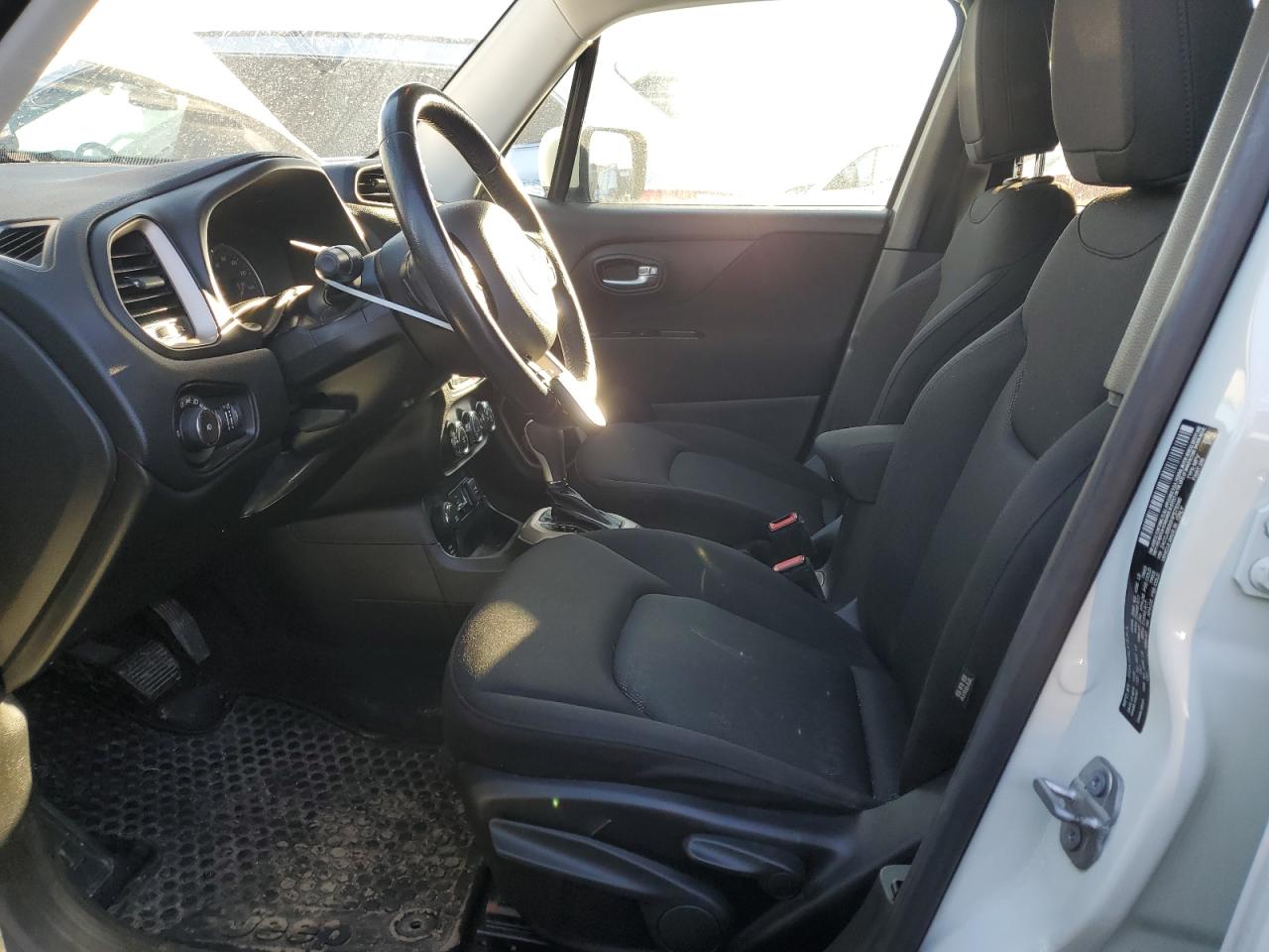 2017 Jeep Renegade - Image 7