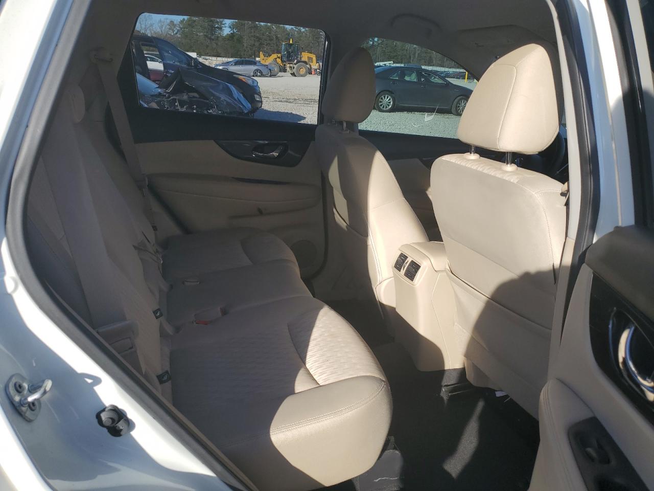 2017 Nissan Rogue - Image 11