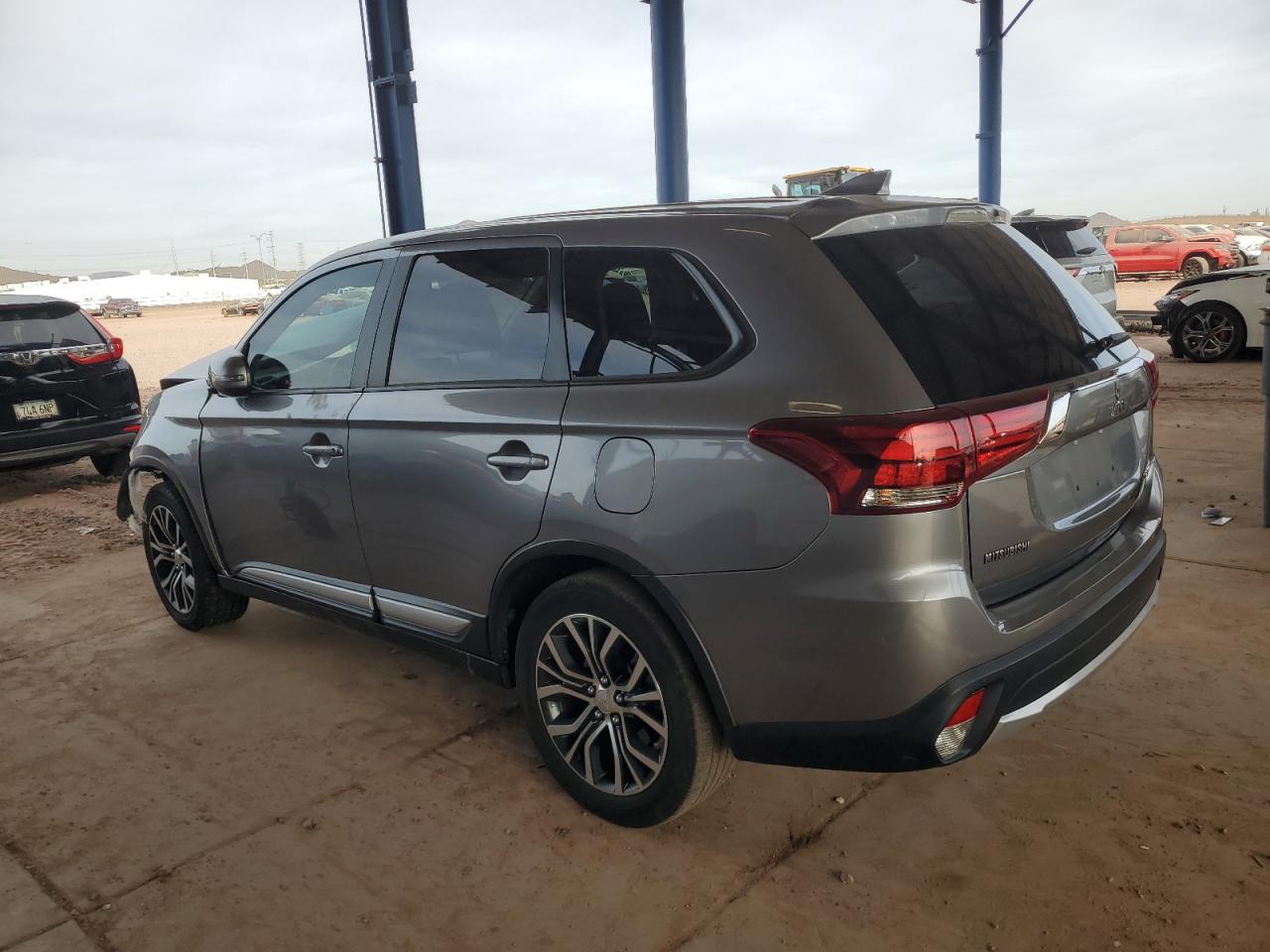 JA4AD3A31HZ051561 2017 MITSUBISHI OUTLANDER - Image 2