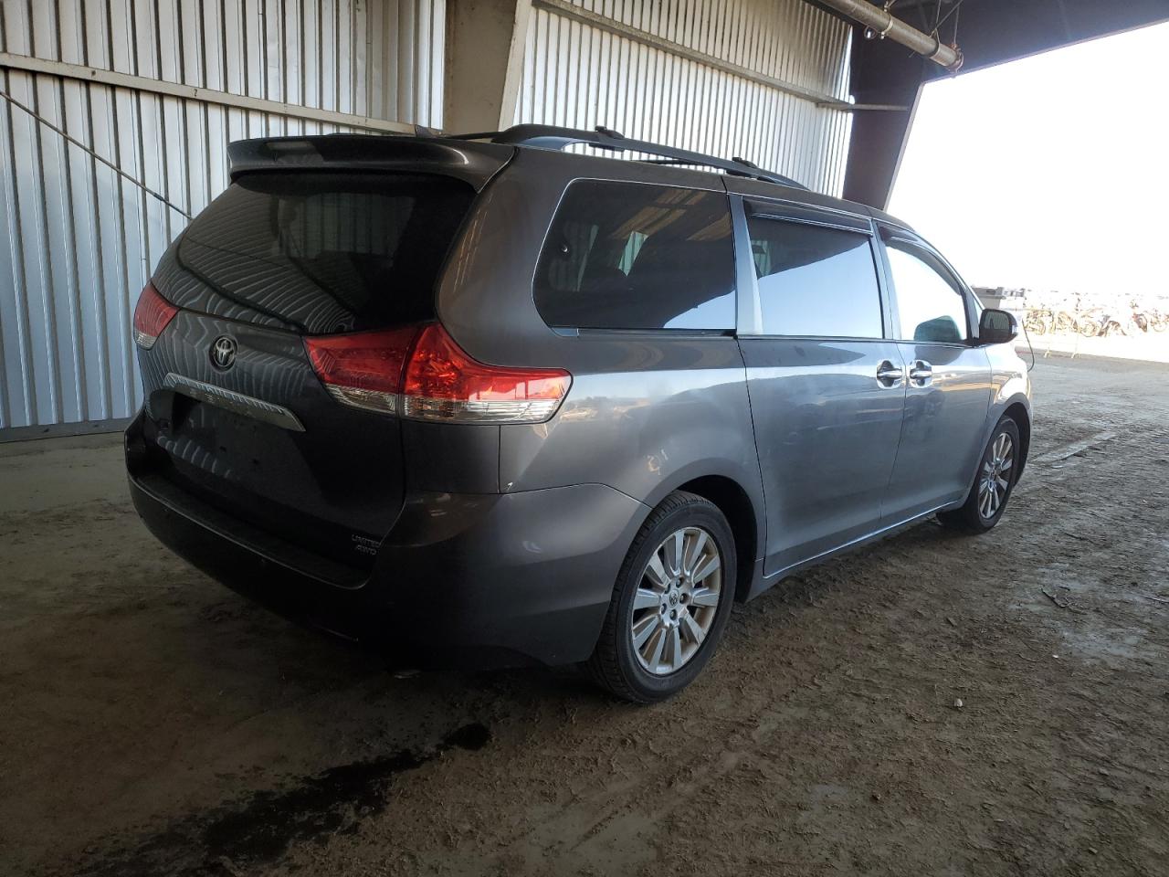 2013 Toyota Sienna - Image 3