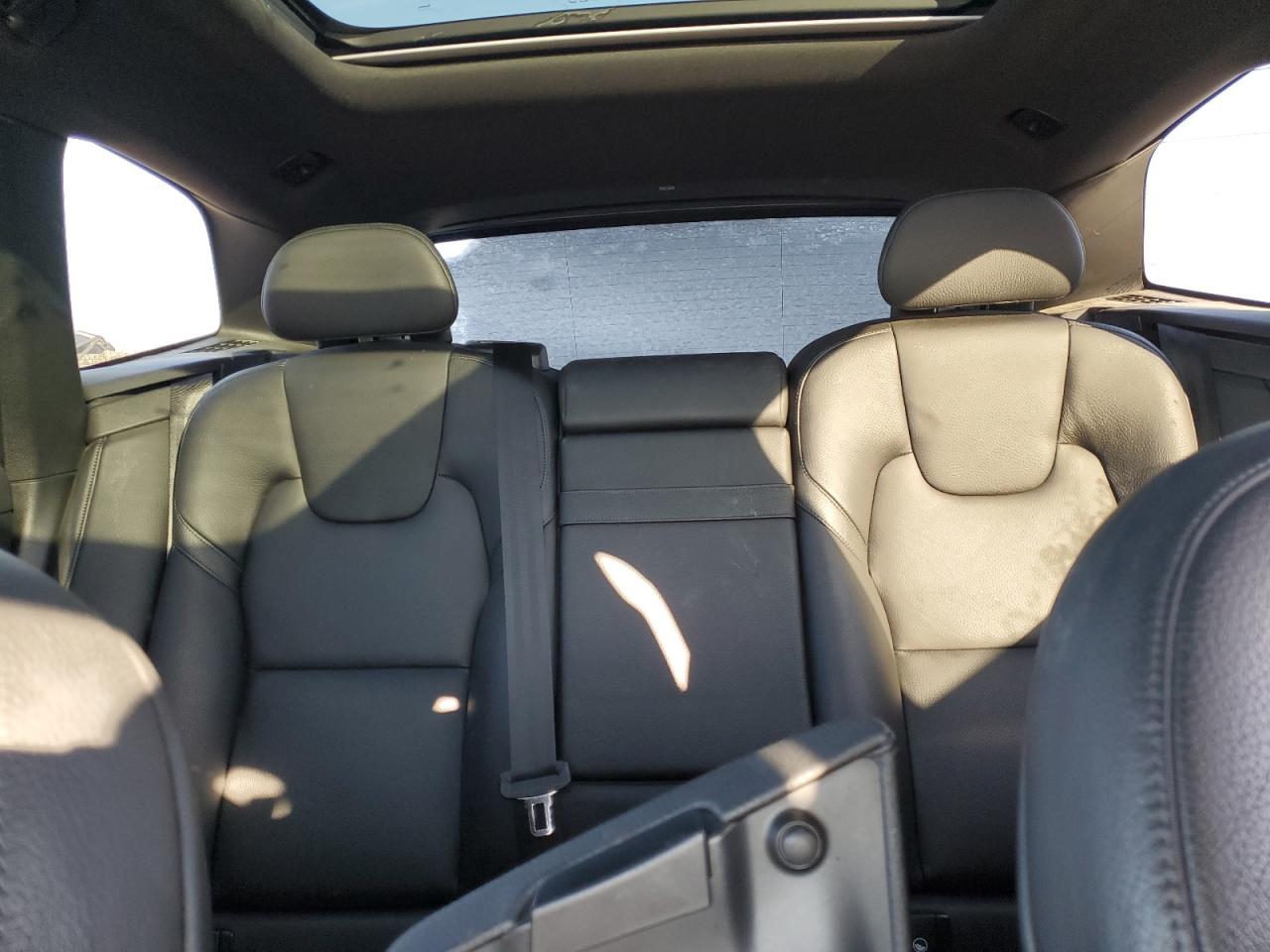 2018 Volvo XC60 - Image 10