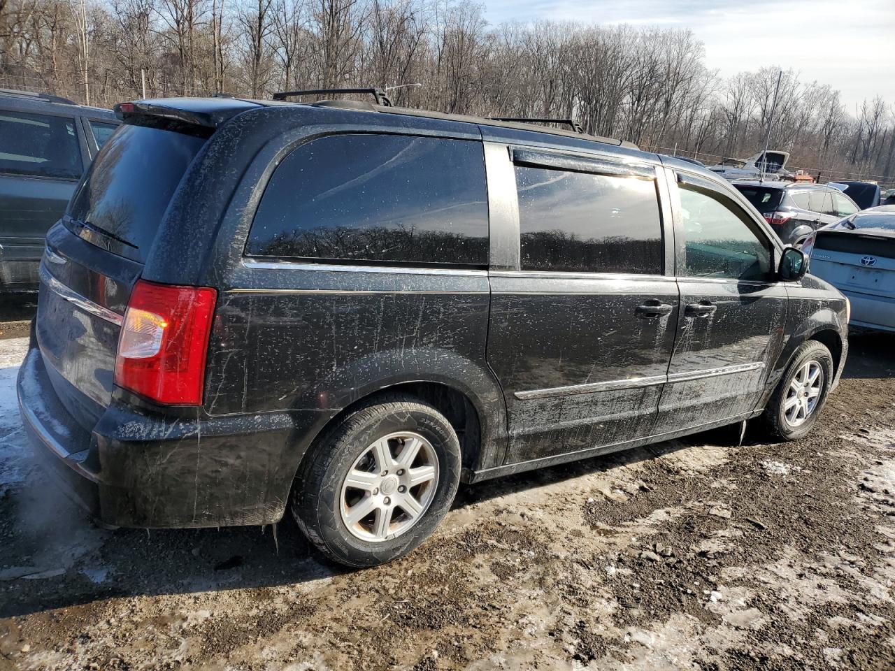 2011 Chrysler Town & Country - Image 3
