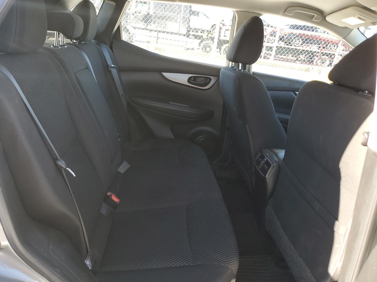 2018 Nissan Rogue - Image 11