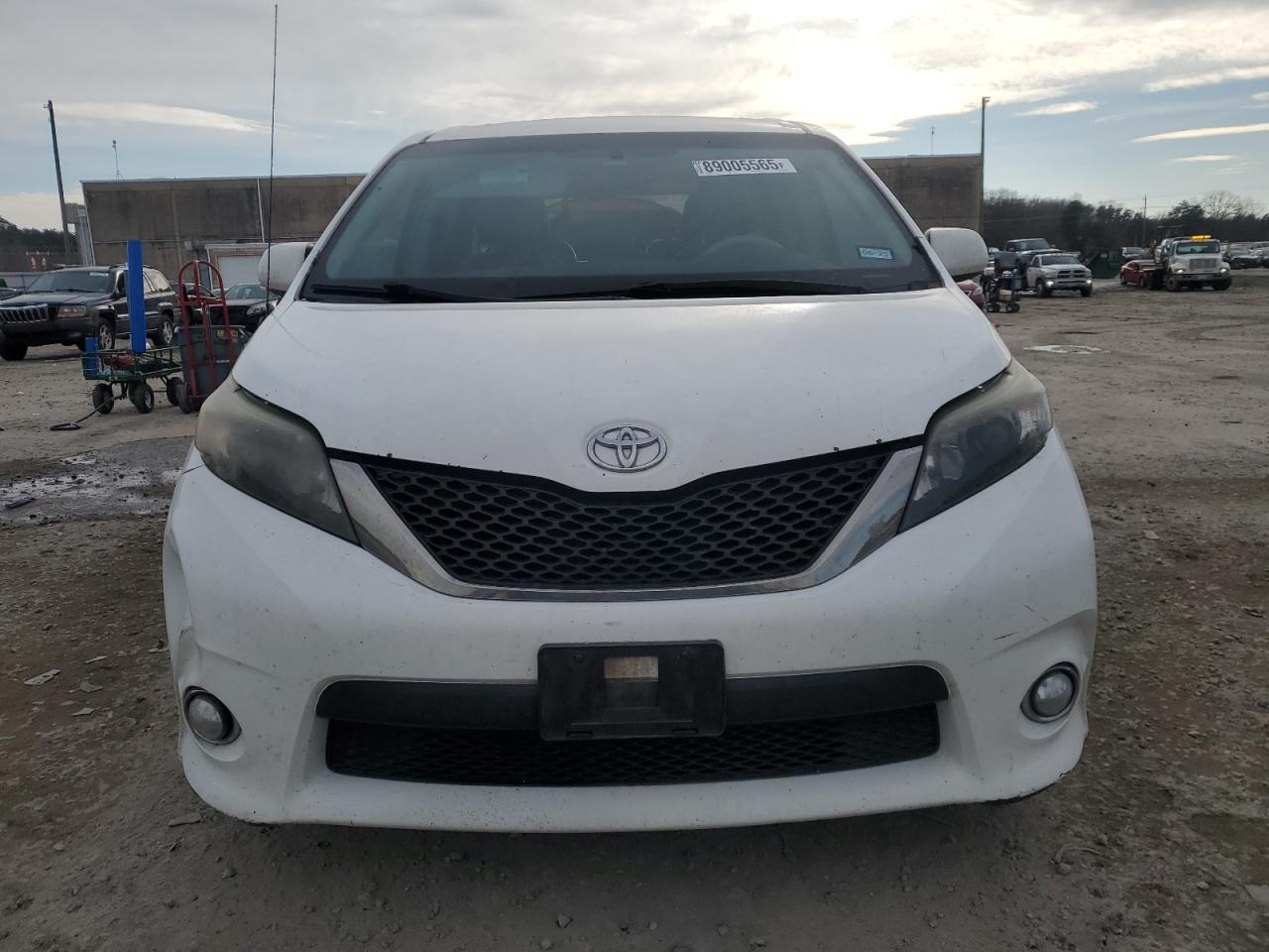 2012 Toyota Sienna - Image 5