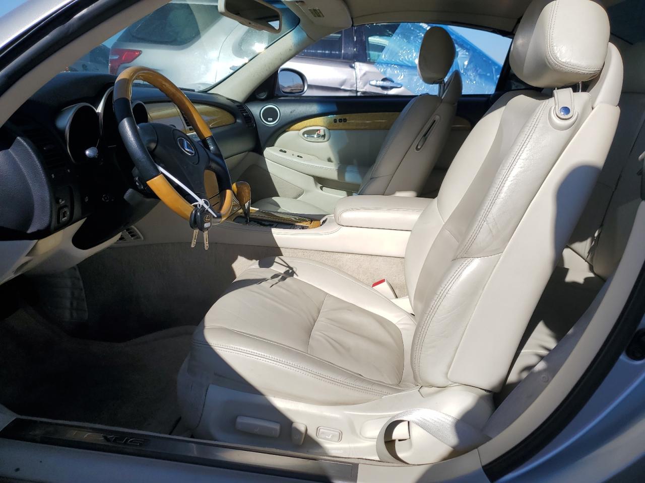 2005 Lexus SC - Image 7