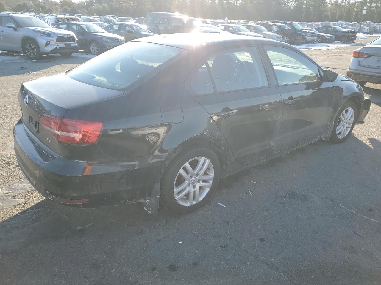 2018 Volkswagen Jetta - Image 3