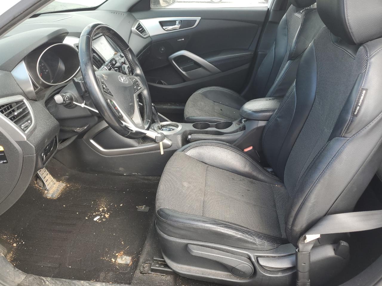 2015 Hyundai Veloster - Image 7