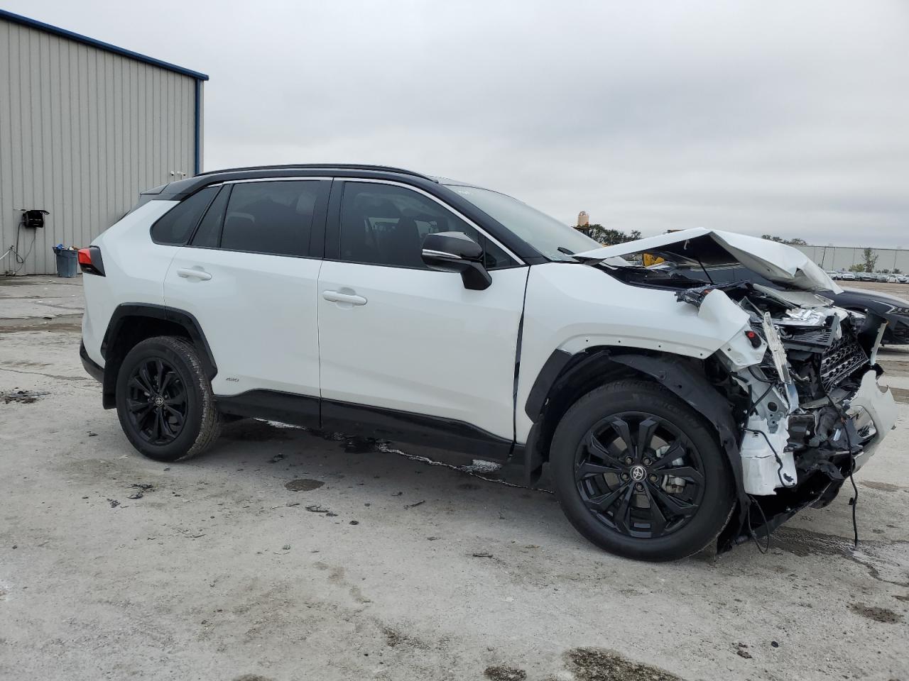 2024 Toyota RAV 4 - Image 4