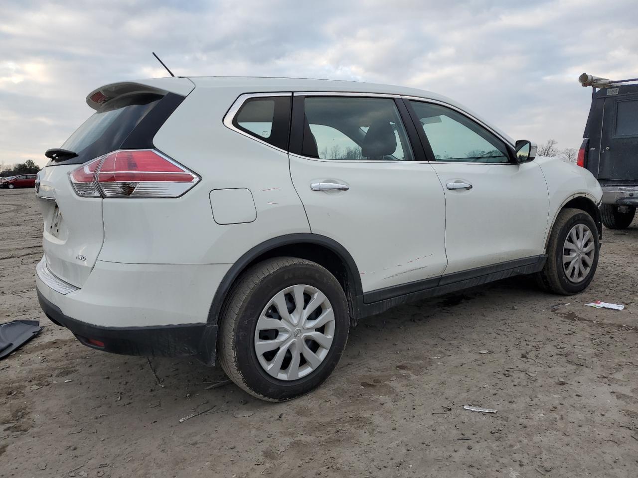 2015 Nissan Rogue - Image 3