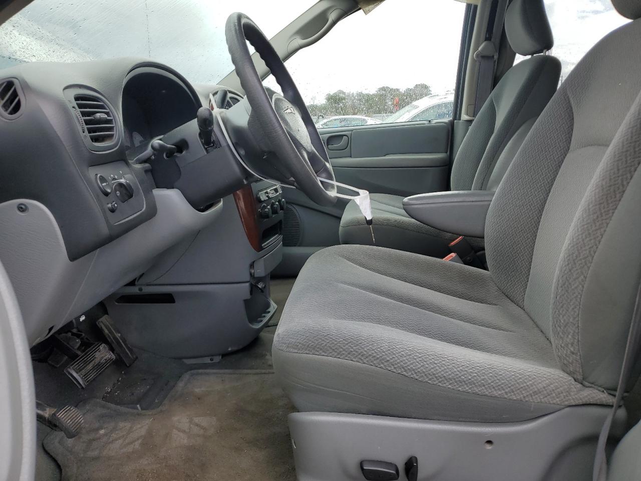 2005 Chrysler Town & Country - Image 7