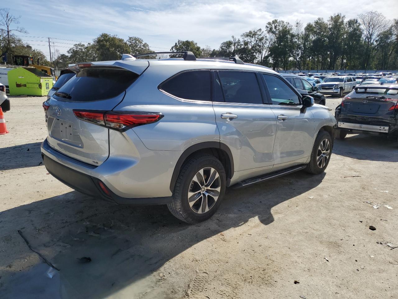2021 Toyota Highlander - Image 3
