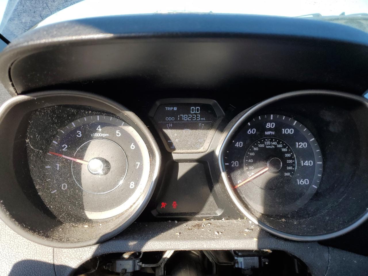 2012 Hyundai Elantra - Image 9