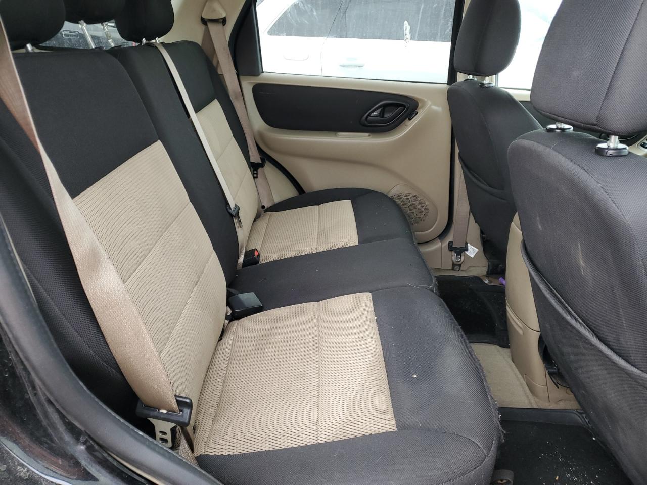 2007 Ford Escape - Image 11