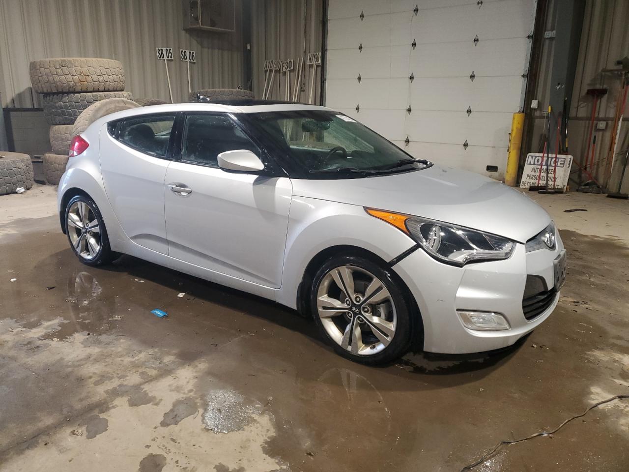 2016 Hyundai Veloster - Image 4