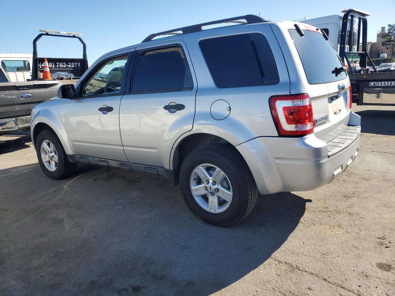 2009 Ford Escape - Image 2