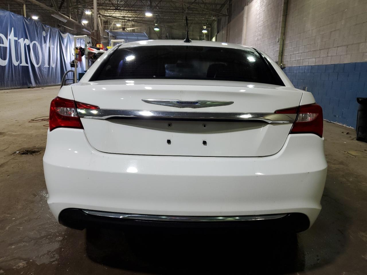2012 Chrysler 200 - Image 6