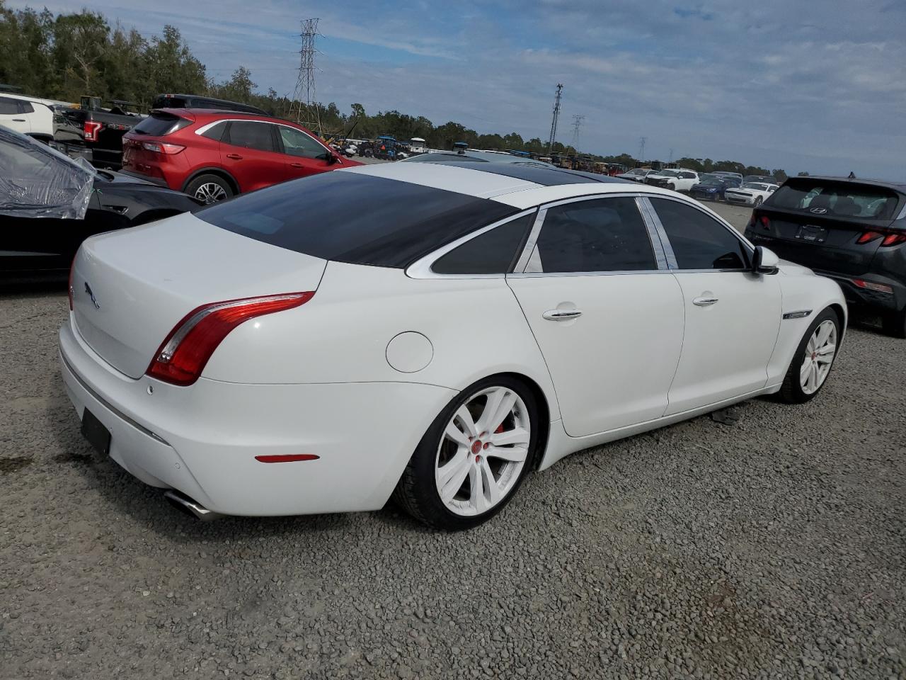 2011 Jaguar XJ - Image 3