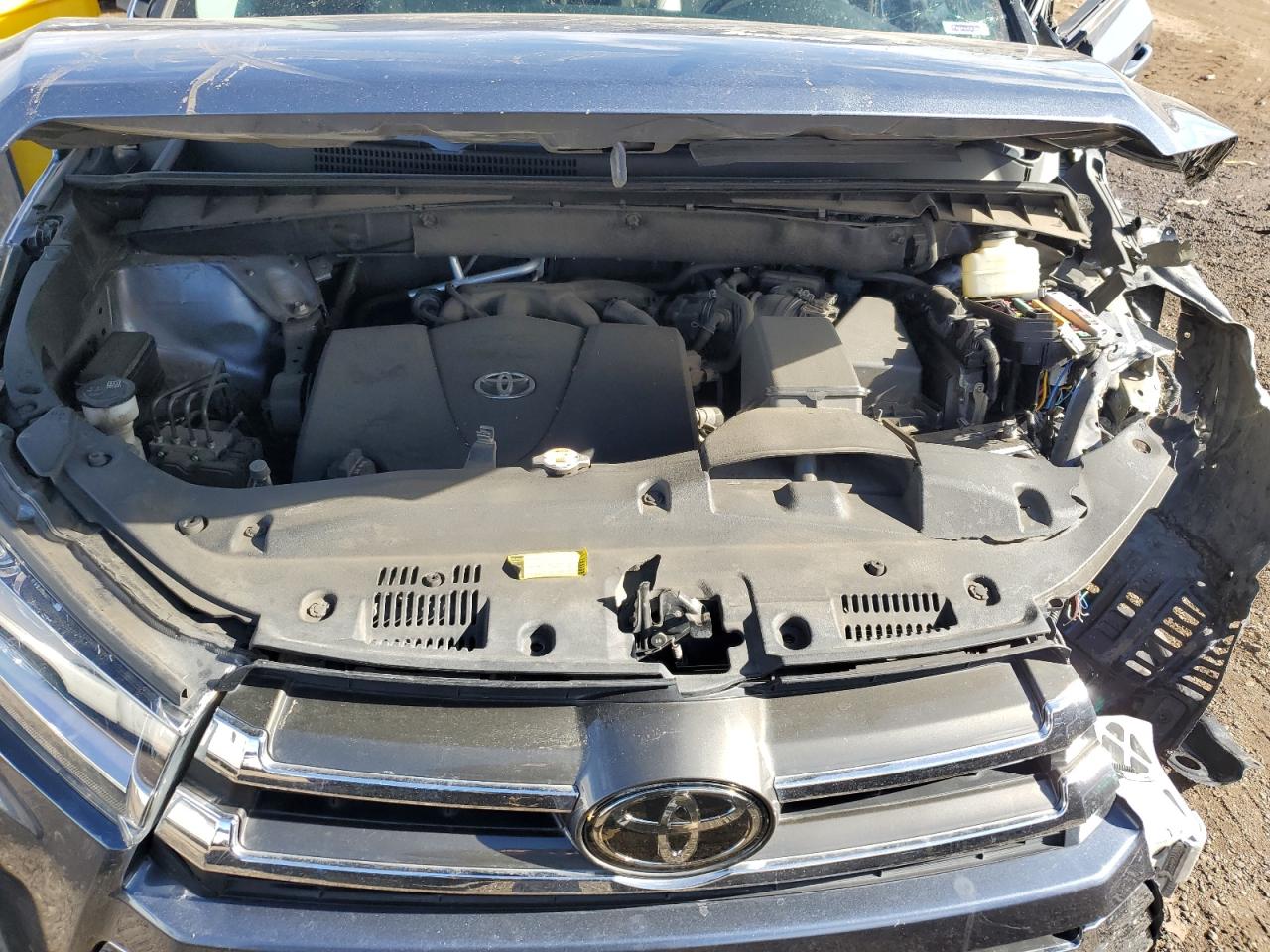 2018 Toyota Highlander - Image 12