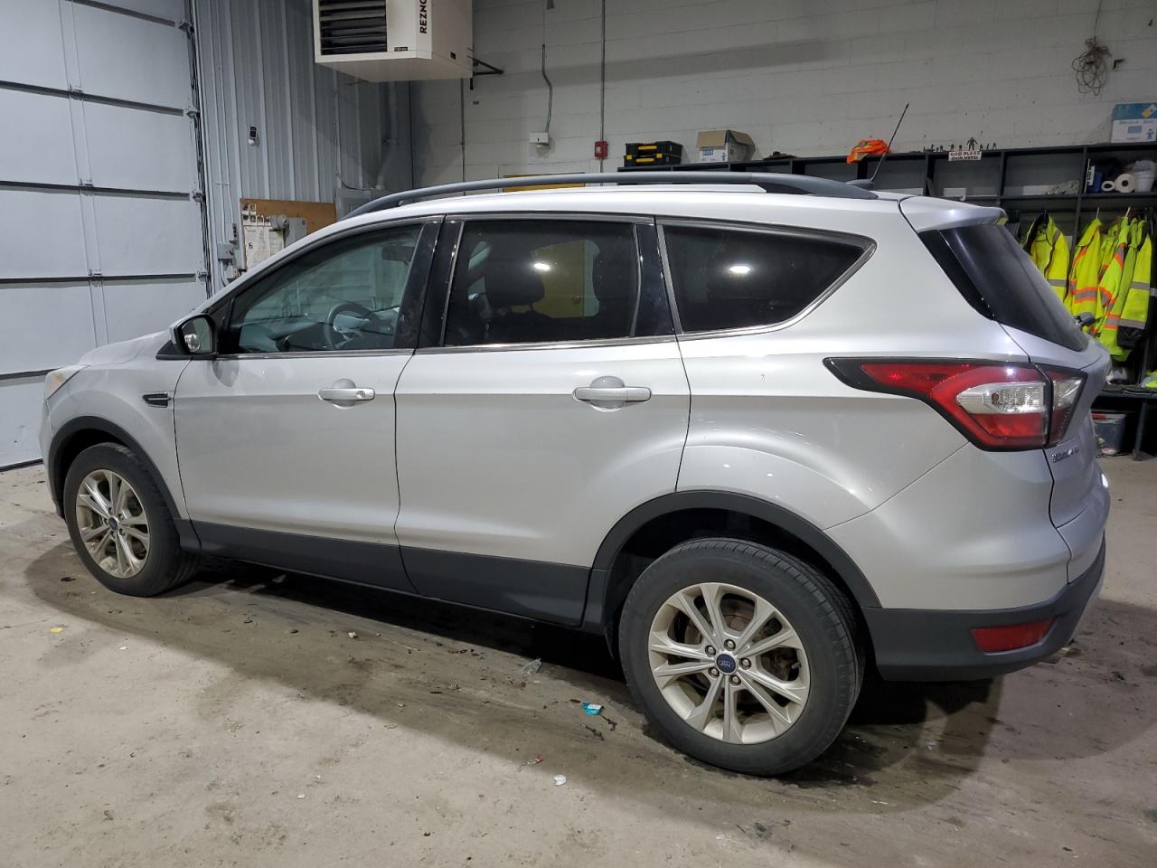 VIN 1FMCU0GD6HUA36768 2017 FORD ESCAPE no.2